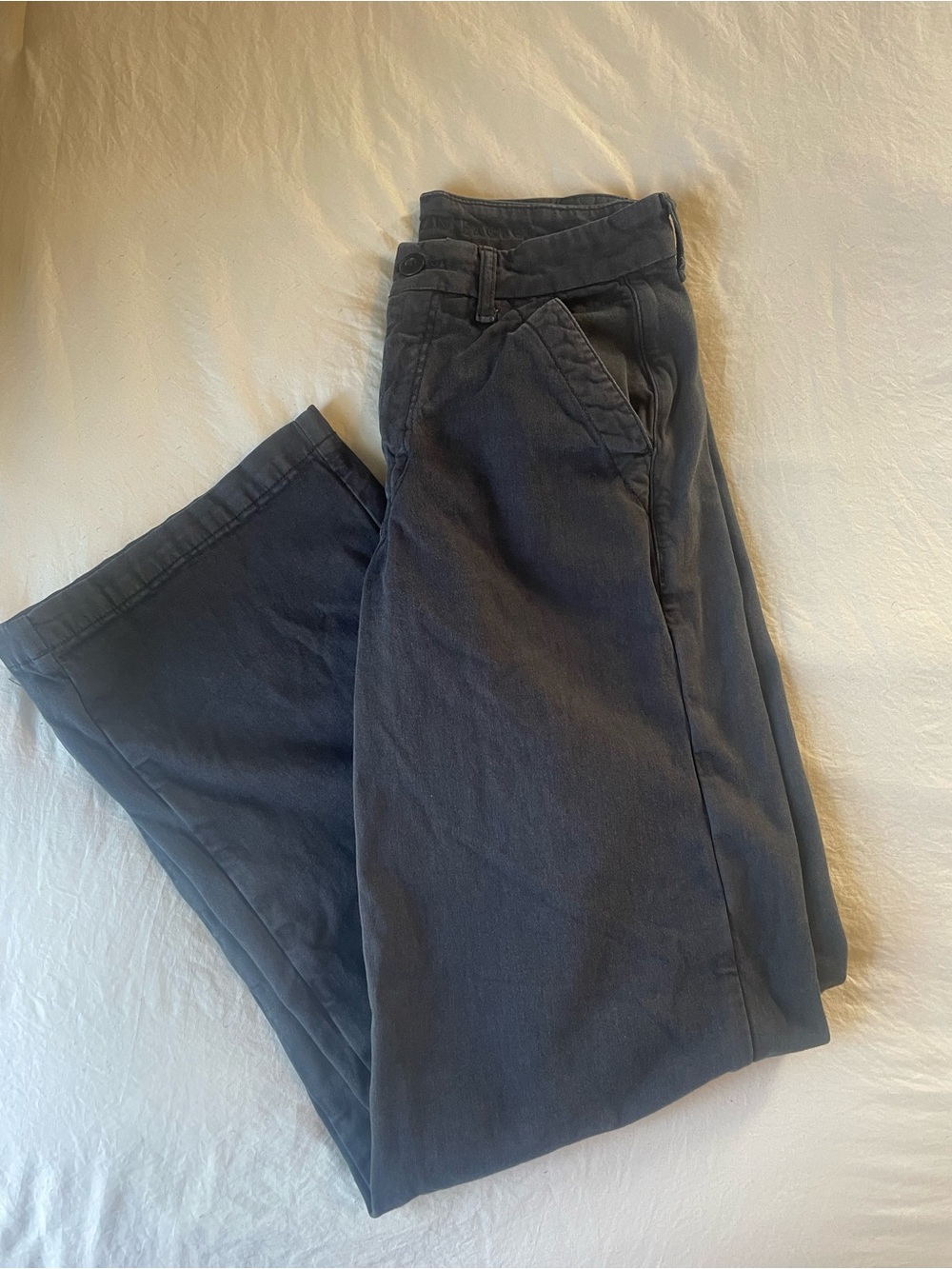 American Eagle Outfitters Straight Leg Jeans in Charcoal Gray